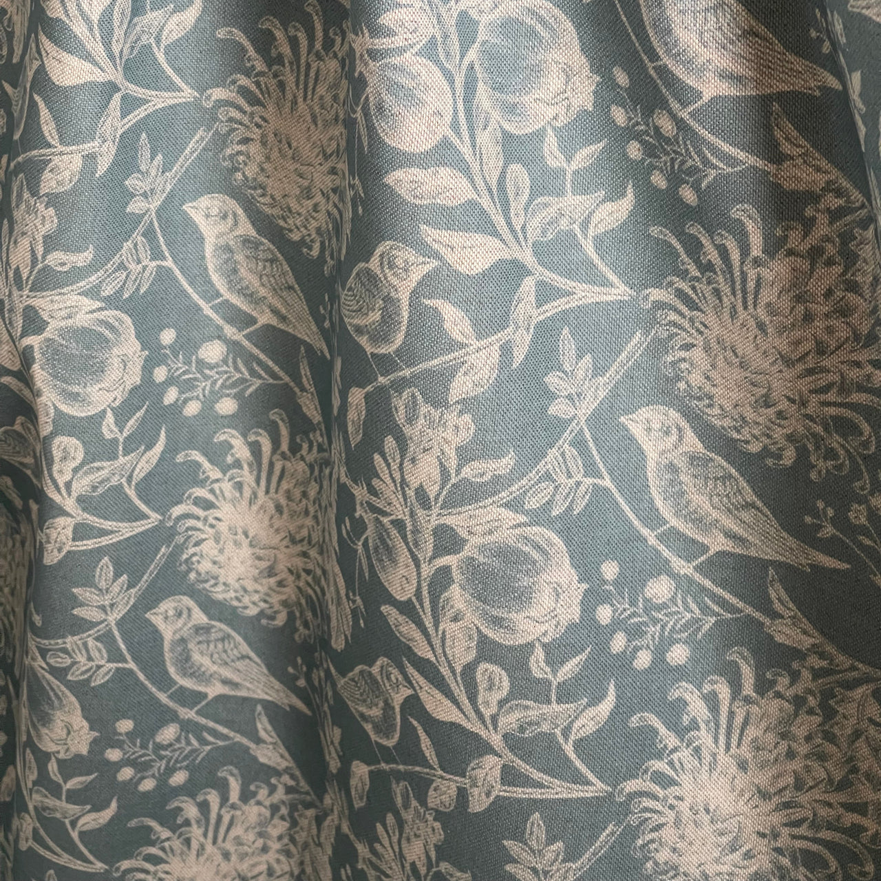 Nature-themed fabric for Roman blinds

