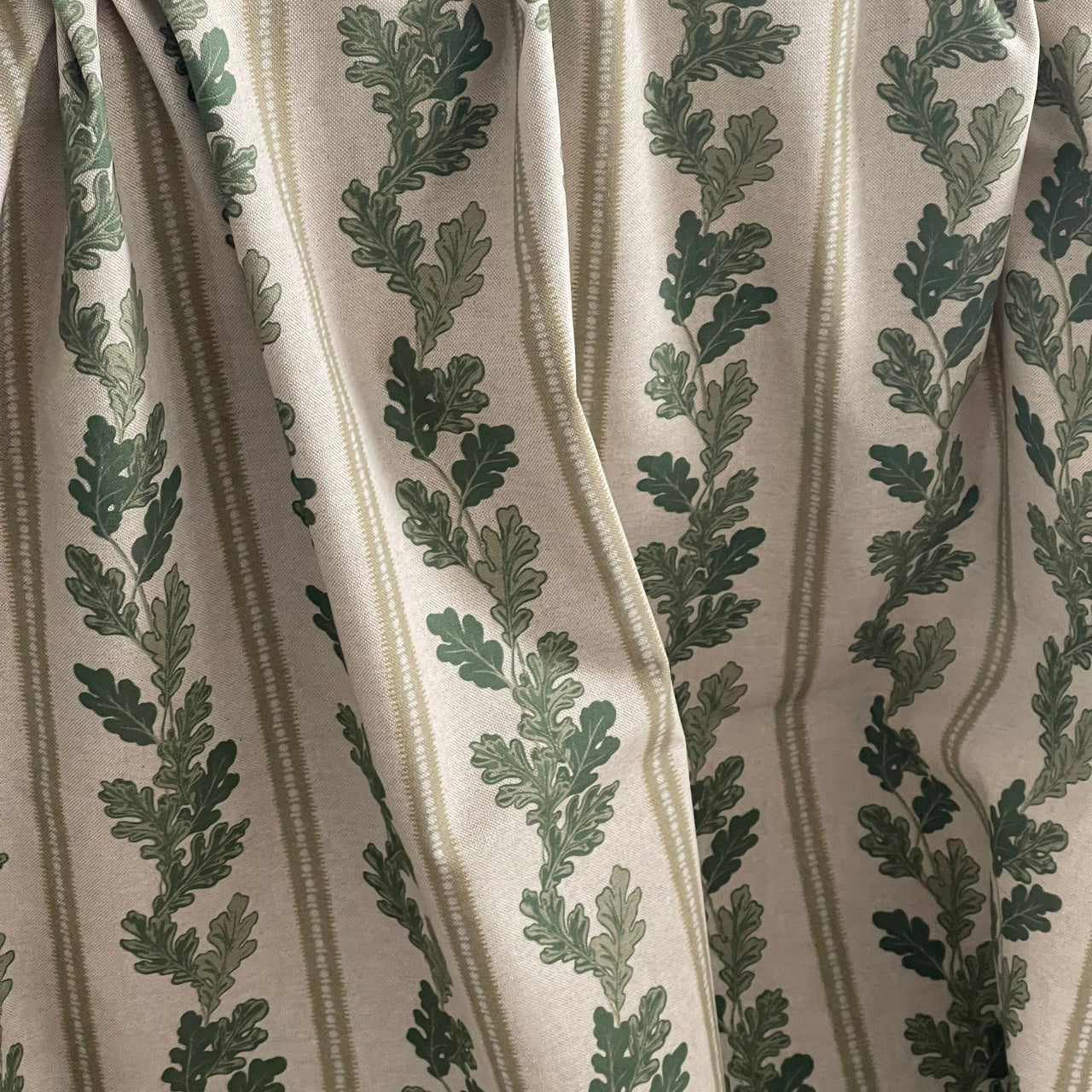Striped oak leaves printed on linen blend