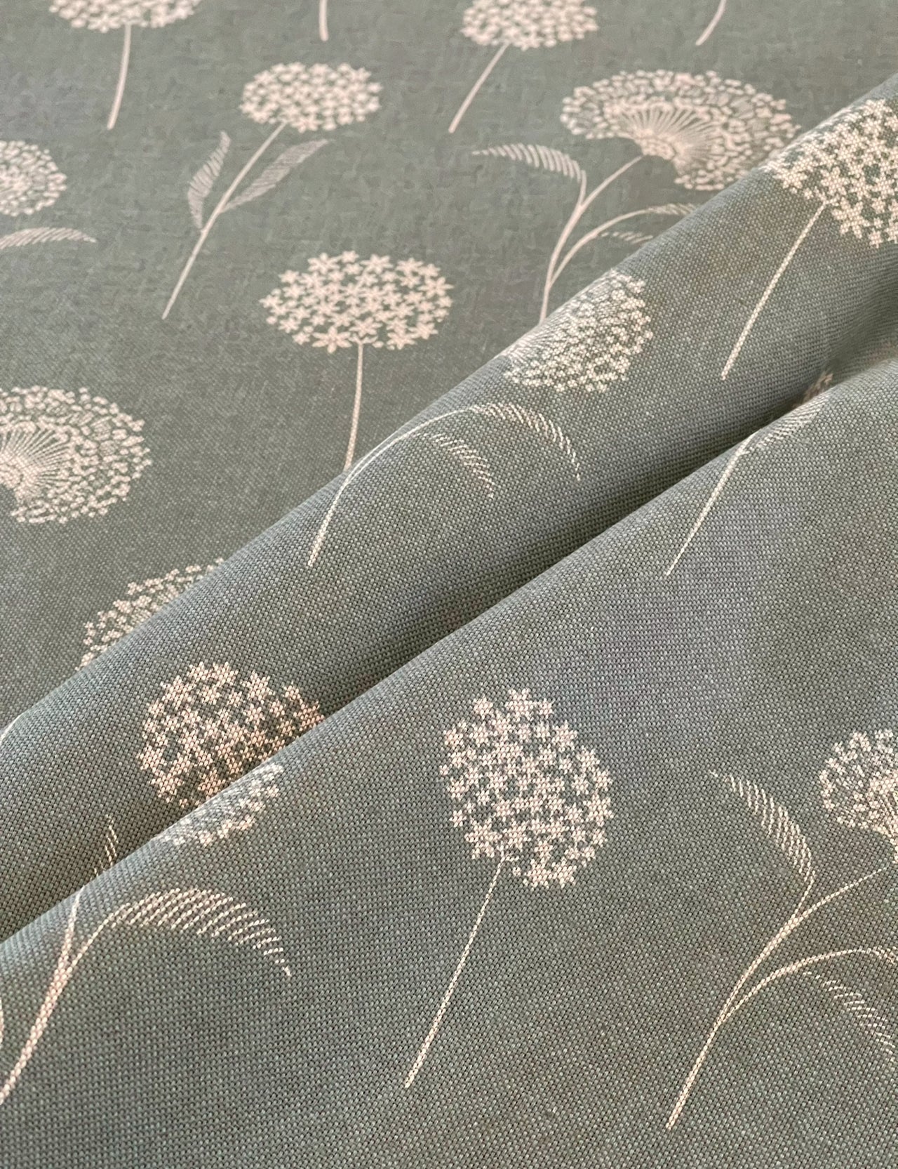 Elegant Dandelion Fabric - Premium Linenlook in Soft Green, Botanical Pattern for Upholstery, Drapery & Crafts