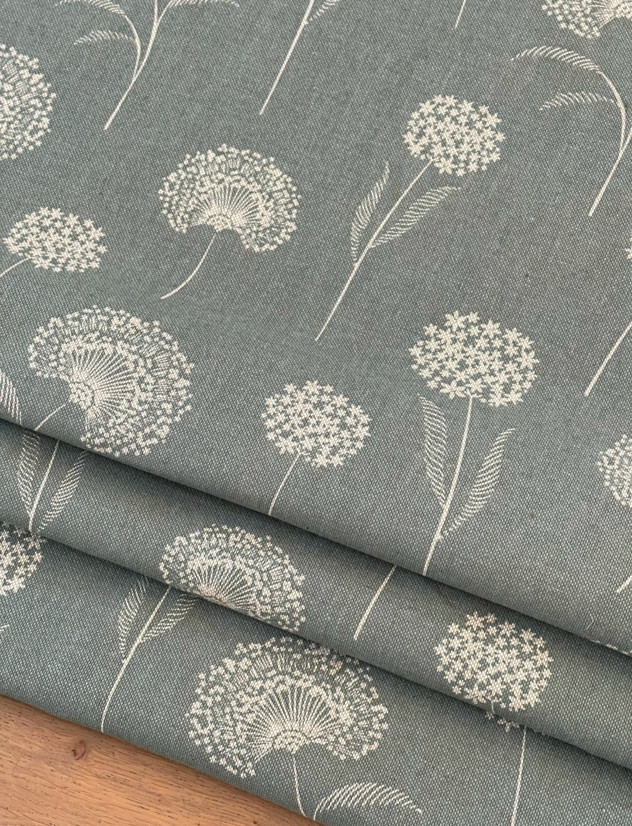 Elegant Dandelion Fabric - Premium Linenlook in Soft Green, Botanical Pattern for Upholstery, Drapery & Crafts