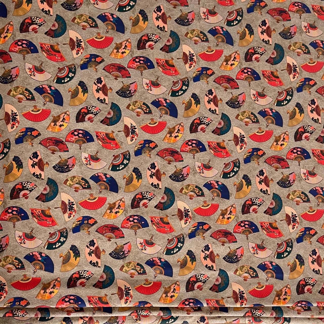 High-quality printed cotton fabric with Japanese fan pattern