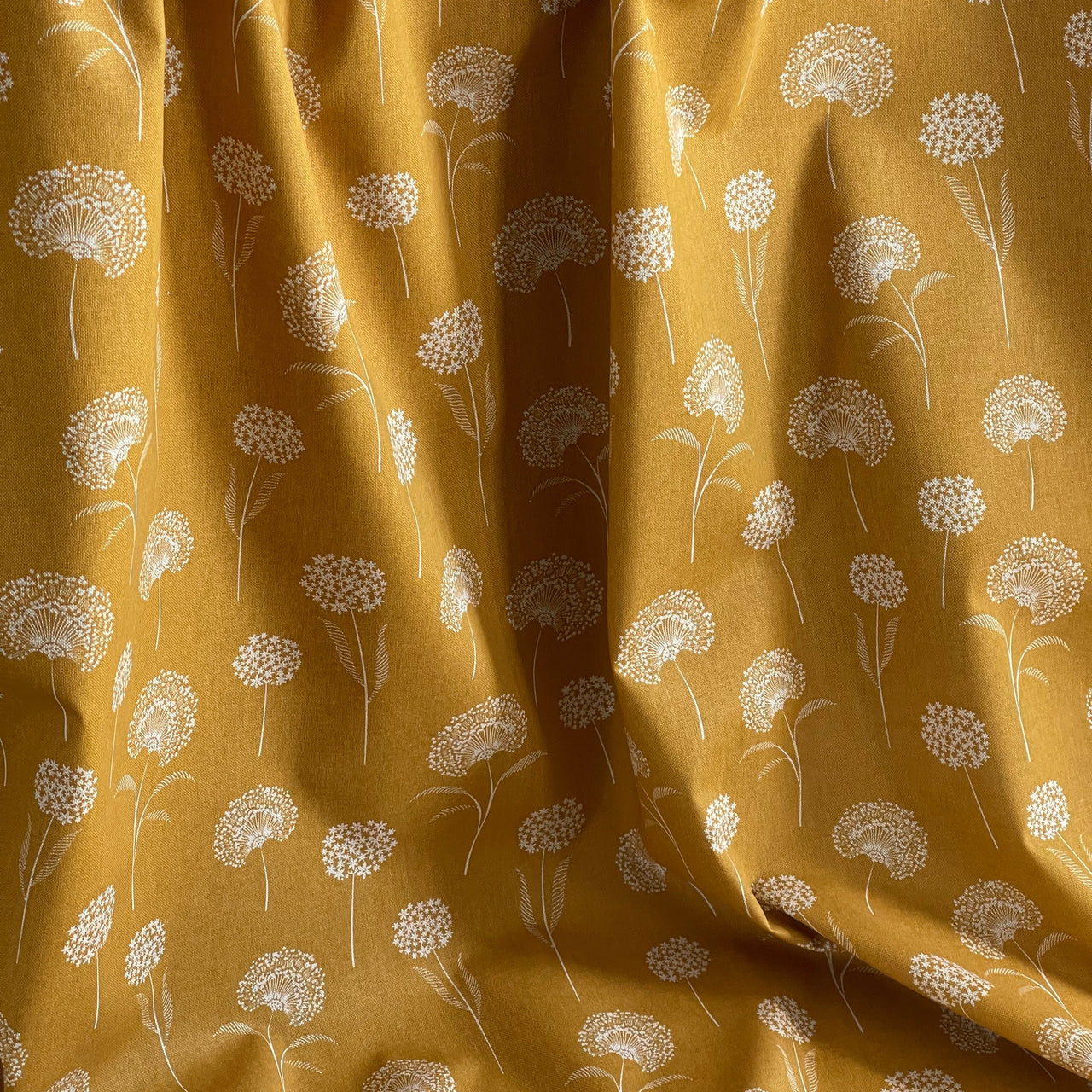 Niks Home 100% Cotton Patterned Poplin Fabric - Mini Flowers - Width: 160cm- Tre Niks Home 100% Cotton Patterned Poplin Fabric - Mini Flowers - Width: 160cm- Tre