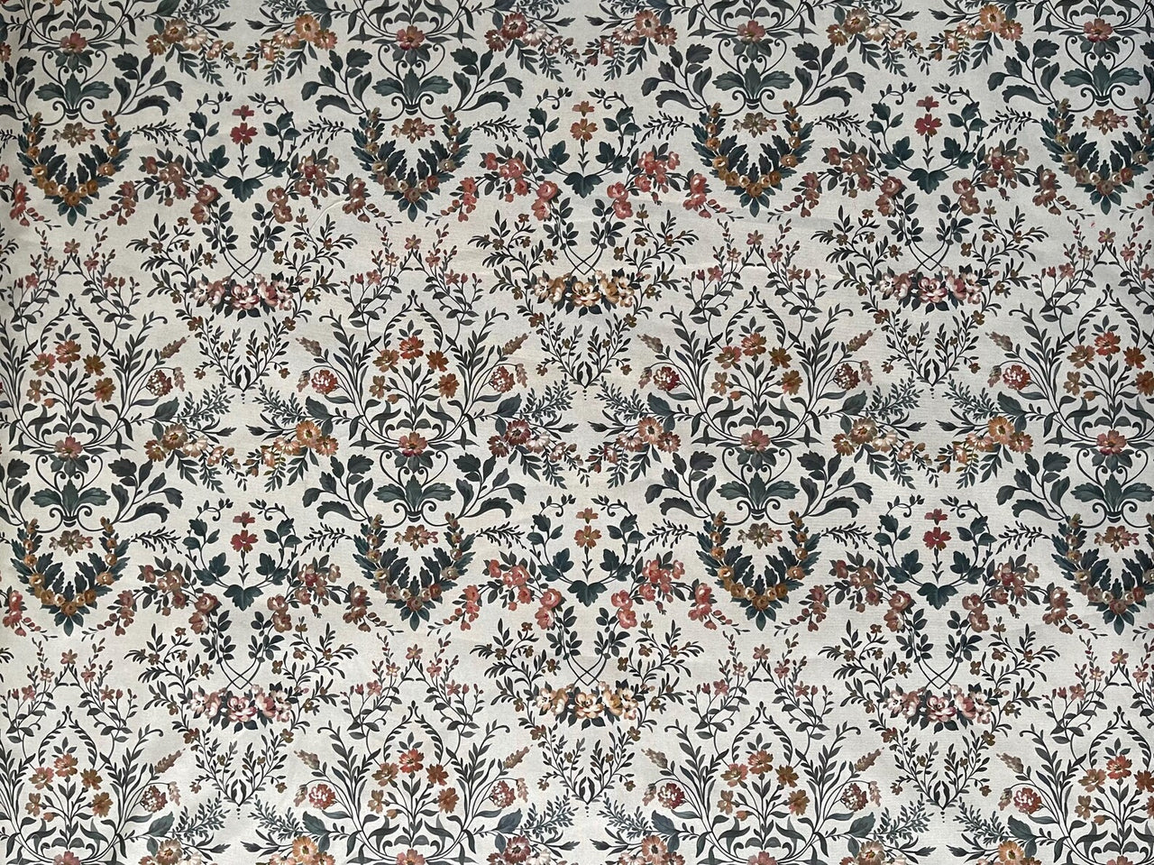 Organic cotton floral fabric for classic interior décor